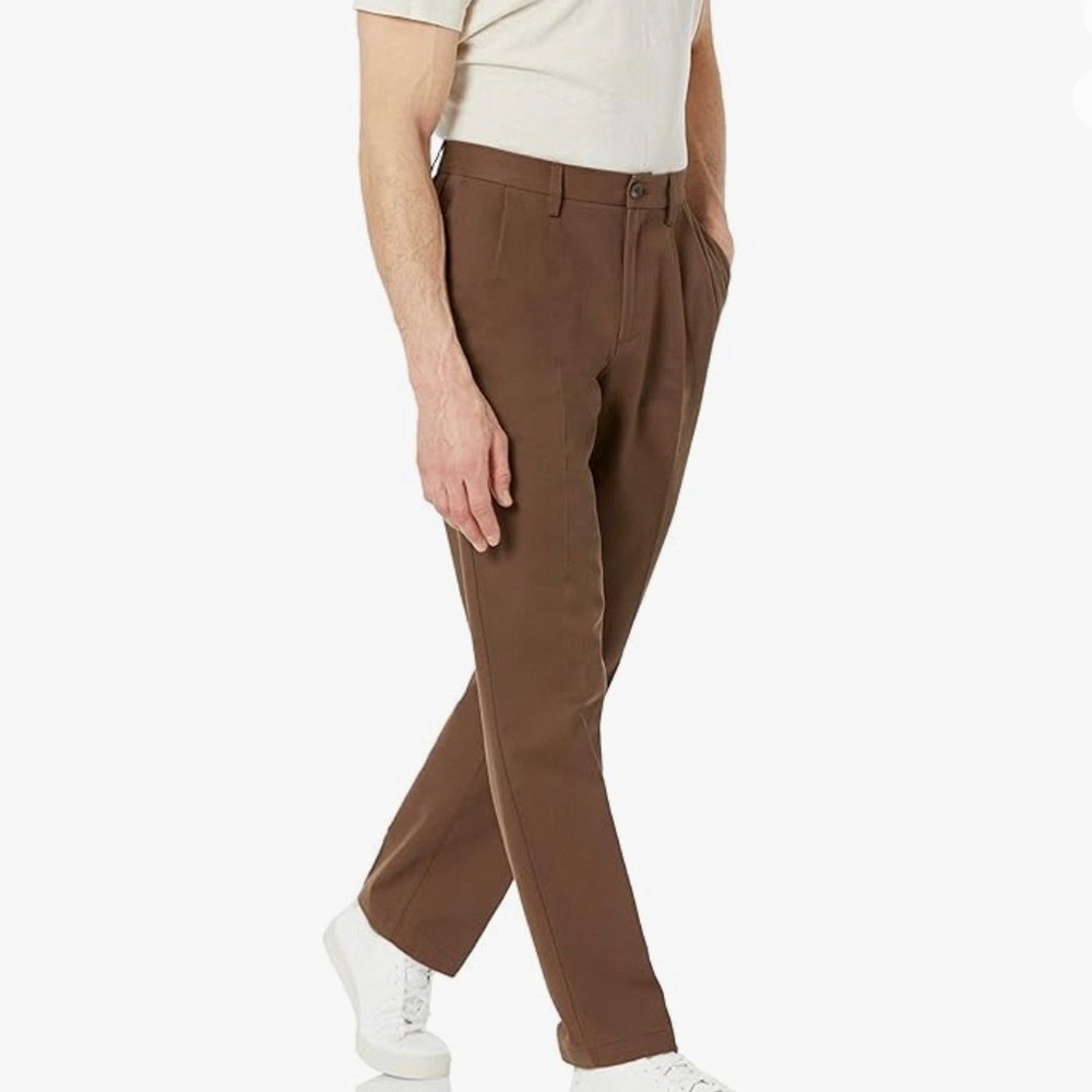 Men's Classic-Fit Wrinkle-Resistant Pleated Chino Pant